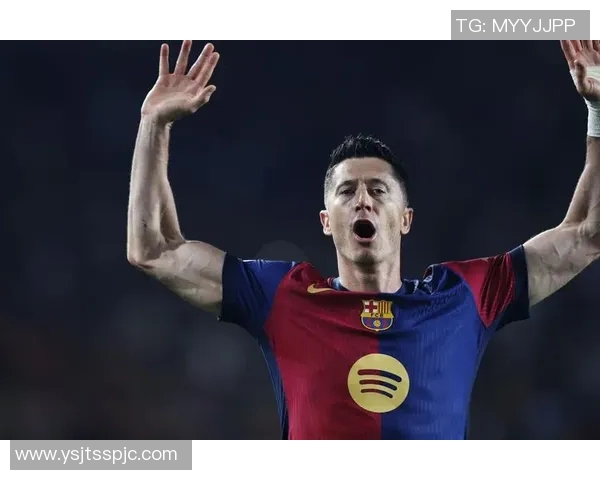 足球明星贴纸莱万的魅力与成就全解析让你更了解这位足坛巨星