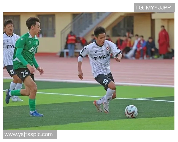 西安足球队在邀请赛中以53分稳居积分榜首位展现强劲实力 西安足球队在邀请赛中以53分稳居积分榜首位展现强劲实力